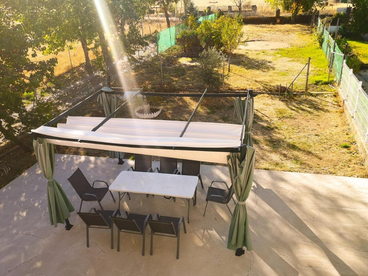 San Cristóbal de Segovia Agradable Casa Con Jardin: Casasolaヴィラ エクステリア 写真